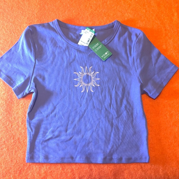 Purple and sun nostalgia print cropped baby tee NWT - Picture 2 of 8